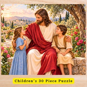Può includere: Un puzzle da 30 pezzi con l'illustrazione di un uomo barbuto in tunica bianca e mantello rosso, seduto con una bambina in abito blu e un bambino in tunica beige. La scena è ambientata all'aperto con alberi, fiori e colline in lontananza.