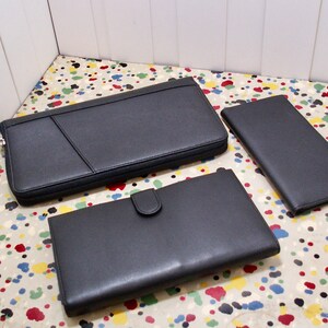 Tres carteras de viaje Brookstone vintage de cuero genuino, modelo 2001, para chequera, organizador de viajes y cartera de viaje internacional.