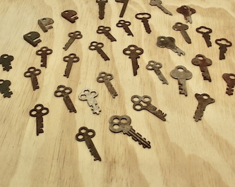 34 Assorted Vintage Keys