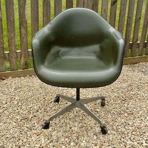 PICK UP ONLY in Westchester Illinois Vintage Herman Miller Inc. Green Upholstered Office Swivel Desk Chair