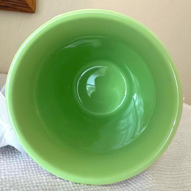 Tasse à café double face Rae Dunn - « La griffe est notre maître » Personnages Disney Toy Story Petits hommes extraterrestres verts image 3