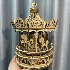 Robotime ROKR 3D Wooden Puzzle DIY Music Box - Romantic Carousel | Mechanical Model Kit | Rotating Merry-Go-Round | Gift for Adults, Teens