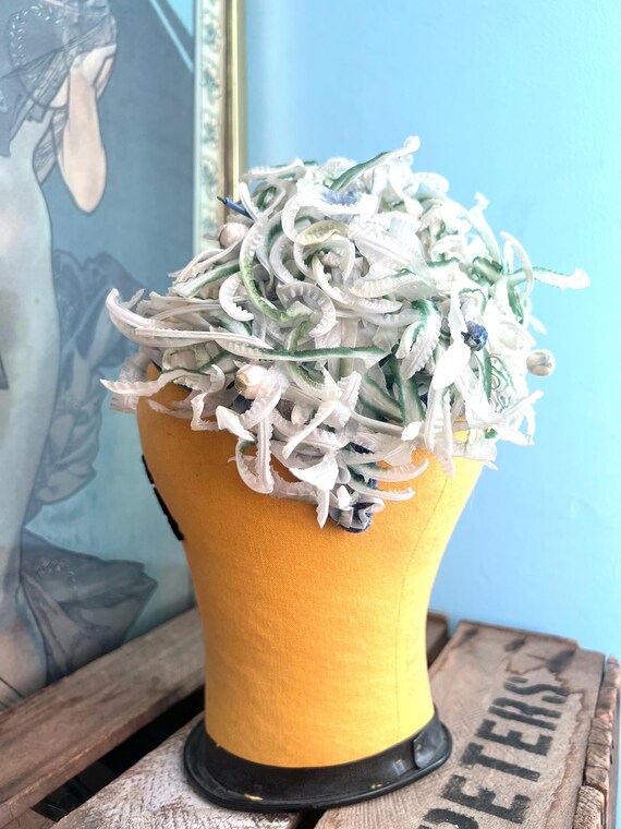 40s 50s Floral Fascinator Hat - image 2
