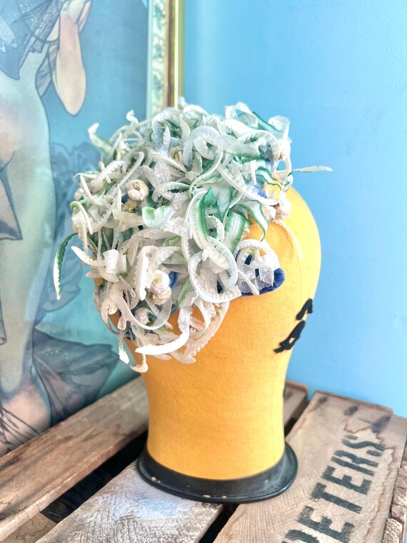 40s 50s Floral Fascinator Hat - image 1