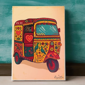 Puede incluir: Una ilustración colorida de un auto-rickshaw decorado, también conocido como tuk-tuk, con un patrón floral amarillo, rojo y verde. El rickshaw tiene un diseño en forma de corazón en el lateral y el número 11.11 escrito en la parte posterior. El texto "Hussn Mir" está escrito en la esquina inferior derecha.