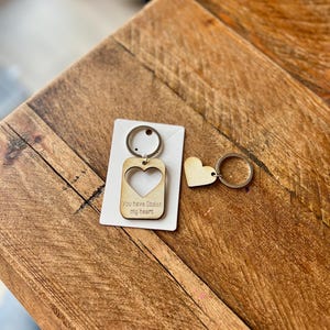 Schlüsselanhänger Set mit Gravur aus Holz: Puzzle Paar Schlüsselanhänger