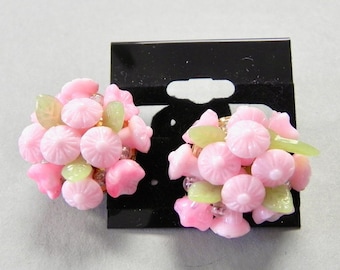 Vintage 60s Pink Plastic Flower Earrings