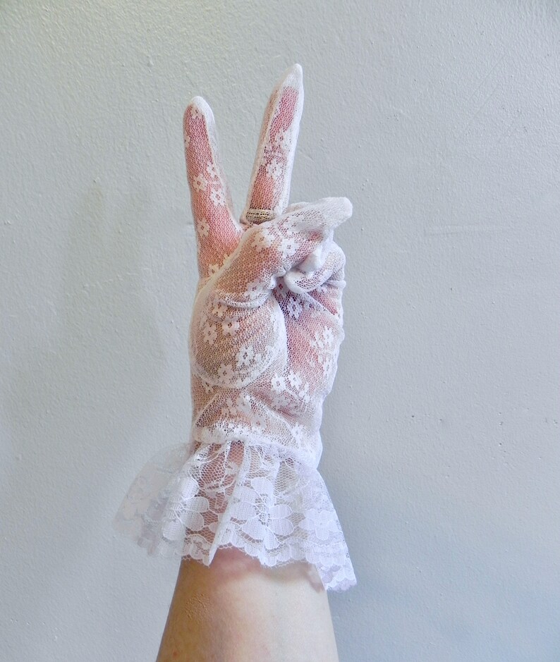 Vintage White Lace Gloves Dead Stock Gloves With Ruffle Cuff Etsy
