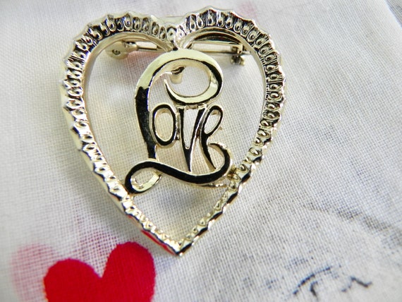 Vintage 60s 70s Love Heart Brooch - image 1