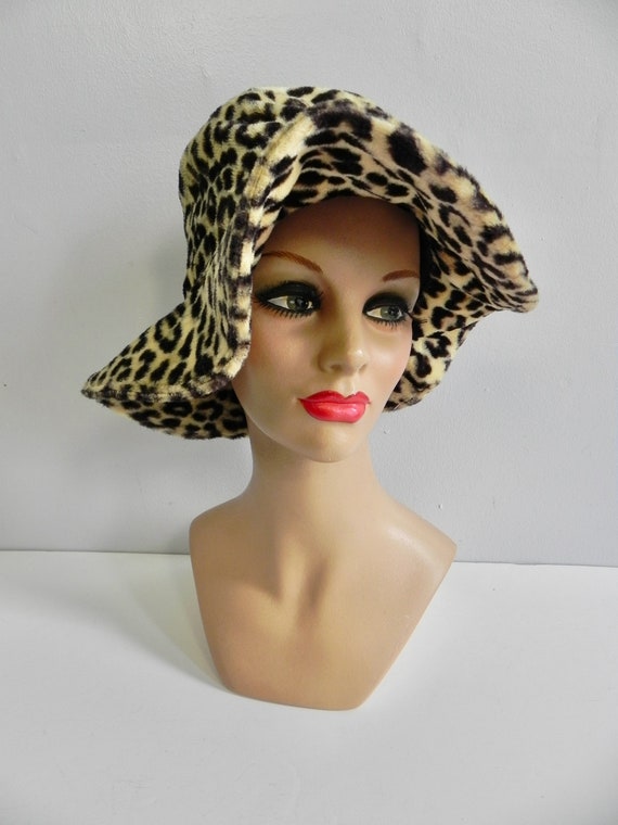 Vintage 60s Leopard Hat - Groovy Faux Fur - image 2