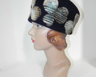 Vintage 60s Hat cloche with Iridescent Velvet Clover