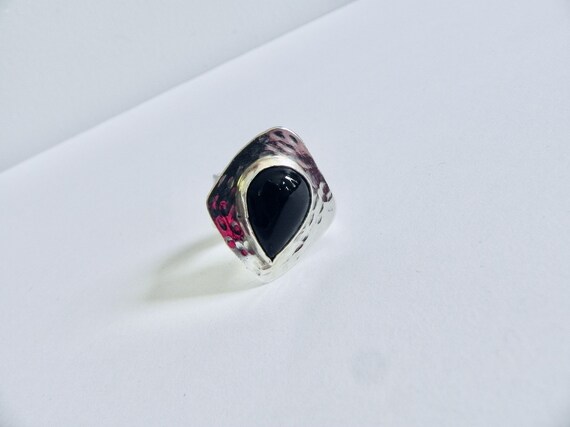 Vintage Sterling and Onyx Ring Hammered Silver Mo… - image 3