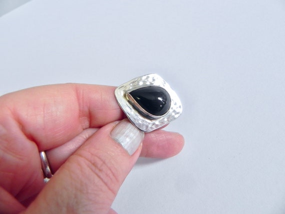 Vintage Sterling and Onyx Ring Hammered Silver Mo… - image 5