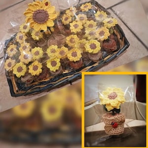 Bomboniera/Segnaposto piantina di girasole. Interamente fatto a mano, in cotone.
