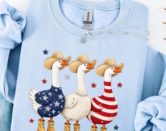 Western Goose Sweatshirt, Cowboy Hat Graphic Tee, Funny Wild West Animal Top, Cute Country Vibes Gift,Funny Patriotic Goose America
