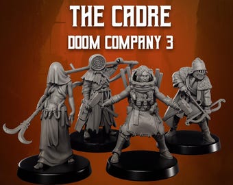 Op de afbeelding: Afbeelding van vier grijze miniatuurfiguren van "The Cadre Doom Company 3". De figuren staan op zwarte bases en bevinden zich in verschillende poses, waaronder een met een staf en een met een kruisboog. De tekst "THE CADRE" en "DOOM COMPANY 3" staat bovenaan.