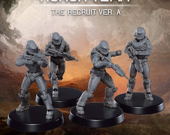 Puede incluir: Cuatro figuras de acción grises de soldados con armadura futurista, cada una posando sobre una base circular negra. Las figuras sostienen rifles. El texto "HONOR TEAM" y "THE RECRUIT VER. A" están en la parte superior de la imagen. La palabra "PRESUPPORTED" está en la parte inferior.