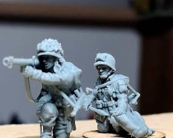 28mm US Paratroopers Bazooka Team firing 2