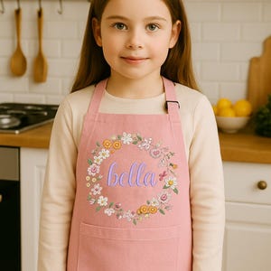 Tablier brodé floral personnalisé, tablier brodé cuisine/cuisine/fleuriste/jardinage, cadeau fait main pour elle, tablier brodé personnalisé enfant