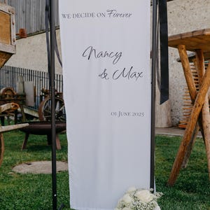 Modernes Hochzeitsschild Willkommensschild aus Satin Stoff individuell bedruckbar