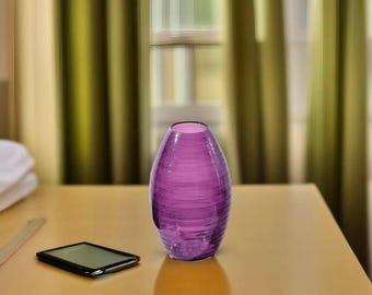 Vase en verre violet soufflé à la main | Décoration d'intérieur en verre artistique nervuré | Vases à fleurs | Centre de table en verre.