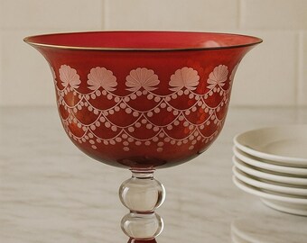 Handblåst godisskål i rött glas: Vintage piedestal av blomkompott | Godisskål | Festliga bordsdekorationer.