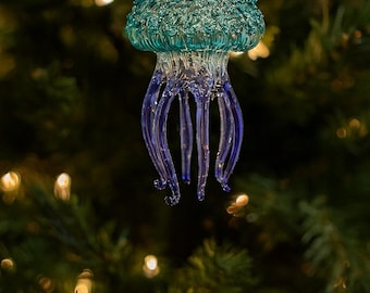 手作りの美しい透明なクラゲ - ガラスのクリスマスオーナメント