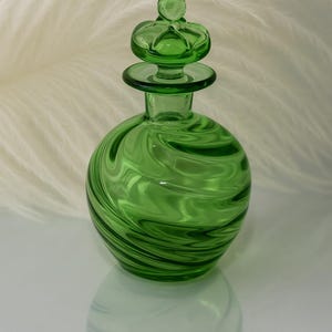 Handblown Green Glass Perfume Bottle with Stopper: Elegant Swirled Design