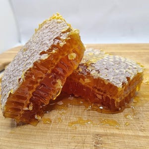 Raw Honeycomb – Fresh Wildflower / Acacia Honeycomb from the Hive