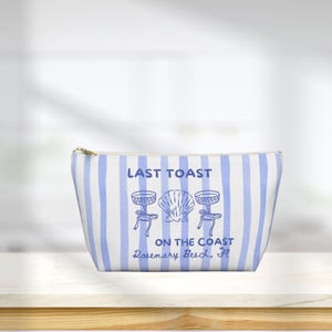 Bolsa de maquillaje para despedida de soltera, recuerdo personalizado de despedida de soltera con temática costera, esencial de viaje, último brindis en la costa, conchas marinas y campanas de boda