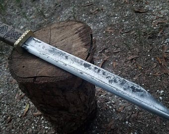 Handsmidd Viking Seax-kniv i kolstål med läderslida | Present till honom