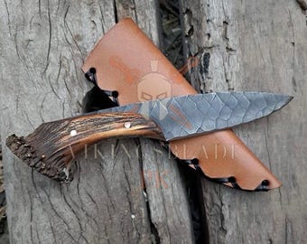 Couteau de chasse en acier D2 forgé à la main, manche en bois de cerf avec couronne, étui en cuir