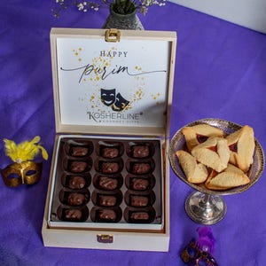 Caja de madera de recuerdo con delicias de frutas bañadas en chocolate para Purim / Regalos de Purim / Chocolate kosher / Chocolate de Purim / Pastelería kosher