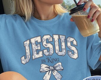 Christian Toile T-Shirt Jesus is King Shirt Religious Mom Gift Coquette Bow Woman Shirt Toile Di Jouy Tee Floral Christian Shirts