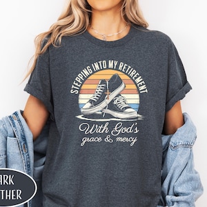Mit Gottes Gnade und Barmherzigkeit in meinen Ruhestand treten Shirt Christliches Geschenk im Ruhestand Christliche Mutter Geschenk Retro Vintage Religiöses T-Shirt