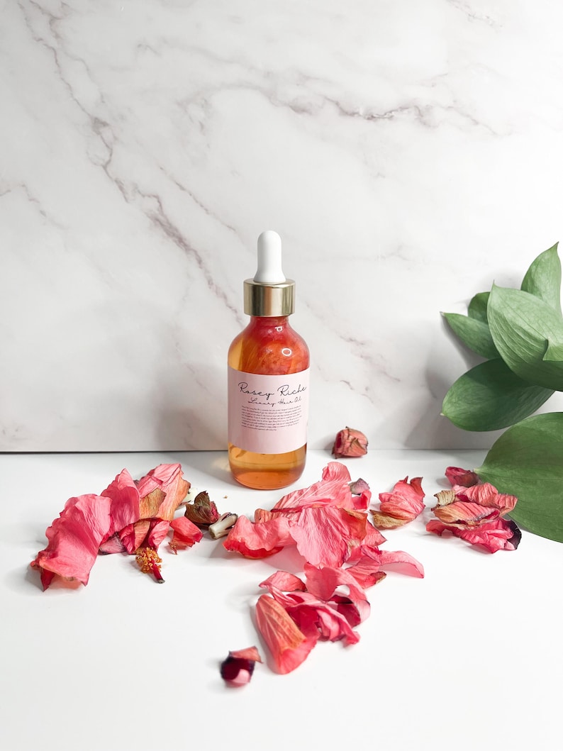 4 ounce Hand mixed hair oil, Made with homegrown hibiscus, guaranteed to smooth your scalp to roots, promote hair growth, smells delicious. makes a great luxury gift.