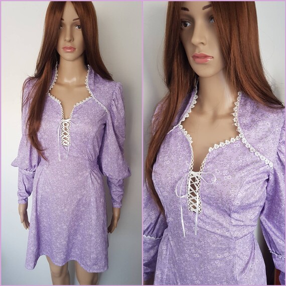 Pretty 70s Vintage Lilac Calico Renaissance Maiden