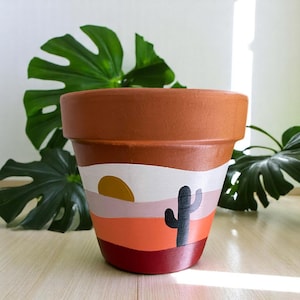 Hand-Painted Terracotta Planter – Desert Scene Design – Indoor Plant Pot with Drainage – Unique Houseplant Gift