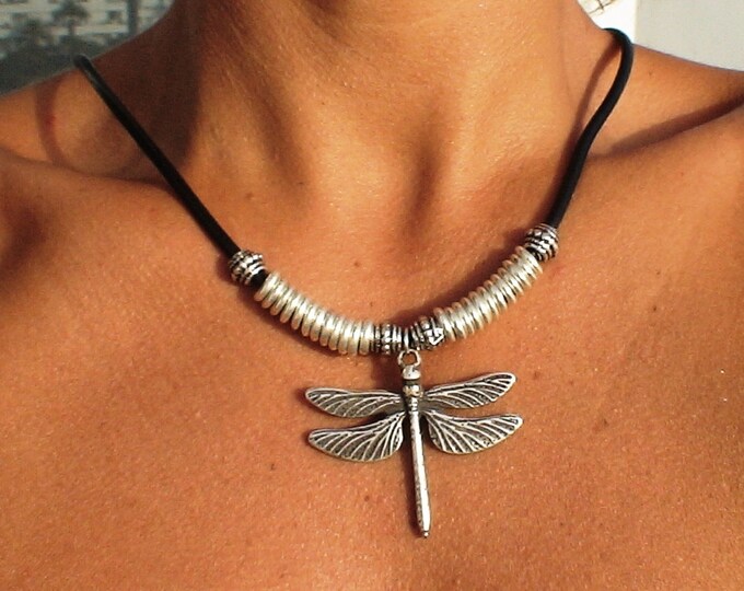 Dragonfly Beaded Necklace Black and Rose main image 1