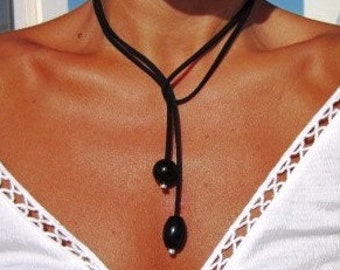 Black lariat necklace, Diane Keaton necklace Somethings Gotta Give  as seen on Diane Keaton