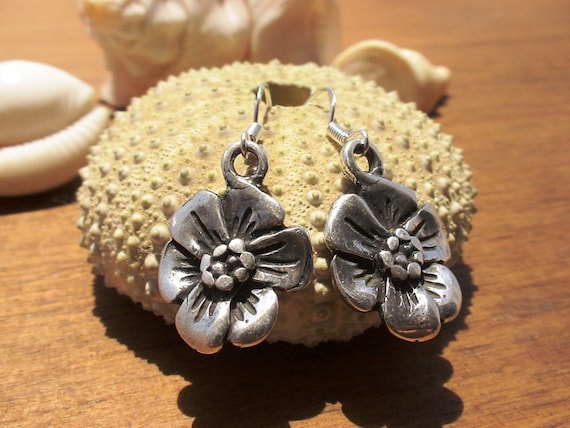 Gift for her hook sterling silver daisy flower earrings dangle, statement drop beaded earrings. Personalized handmade jewelry