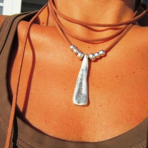 Handgemaakte leren chokerketting Cadeau voor haar • Eenvoudige kettingsieraden voor koppels • Gepersonaliseerde sieraden Bestverkopende artikelen Cadeau voor gastheer