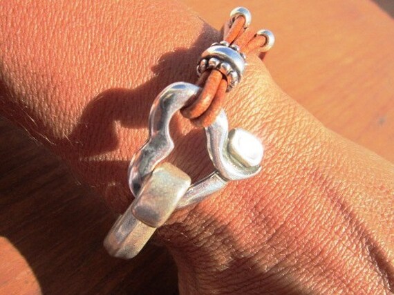 Heart bracelet, love bracelet, womens bracelets, beads bracelet, silver jewelry, valentines jewelry, valentines bracelet