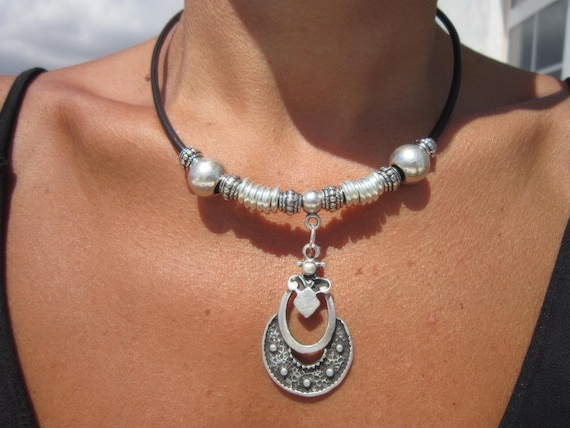 Silver Boho Necklace for Women  Stylish Leather Jewelry  Bohemian Hippy Fashion