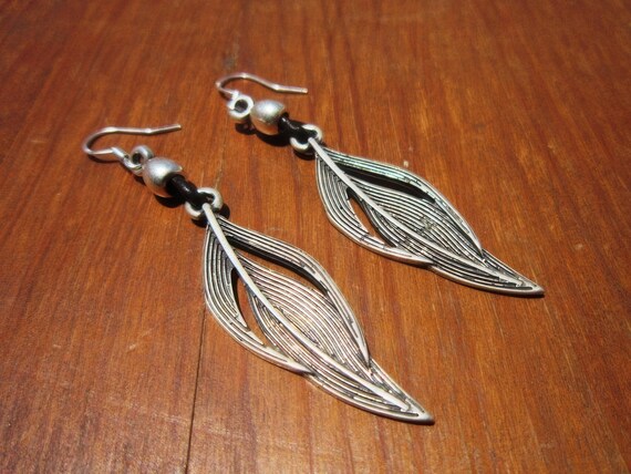 Statement drop beaded silver earrings • personalized jewelry gift for her • Drop beaded boho earrings dangle • Handmade jewelry by kekugi