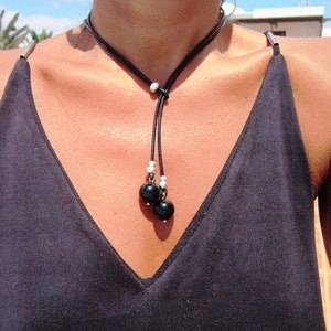Diane Keaton black lariat necklace