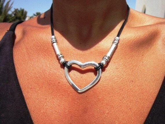 Personalized Heart Choker Necklace for Women Dainty Silver Beaded Statement Jewelry