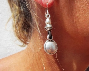 Pendientes de plata con cuentas colgantes • Regalo de joyería personalizado para ella • Pendientes bohemios con cuentas colgantes • Joyería hecha a mano por kekugi