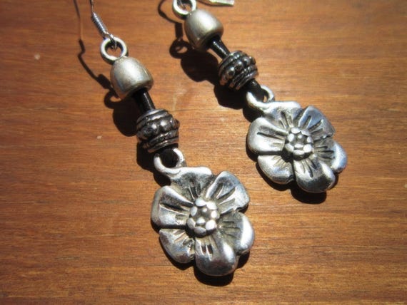 Gift for her hook sterling silver daisy flower earrings dangle, statement drop beaded earrings. Personalized handmade jewelry