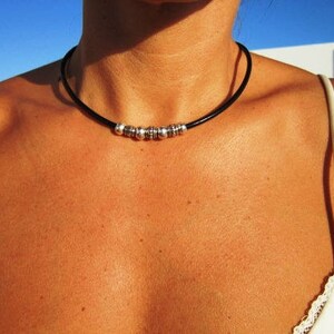 Schlichtes Schwarzes Leder-Halsband Mit Rollschnalle - Länge Verstellbar, Edelstahl